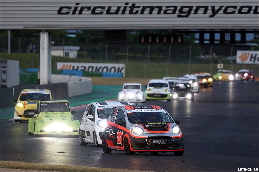 Place aux 24 Heures 2CV/C1... de Magny-Cours !